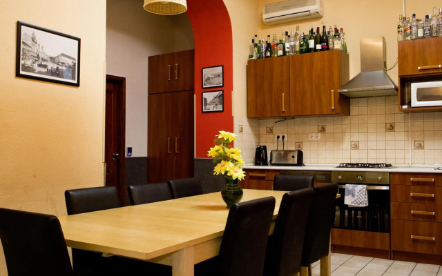 Corvin Point Rooms and Apartments