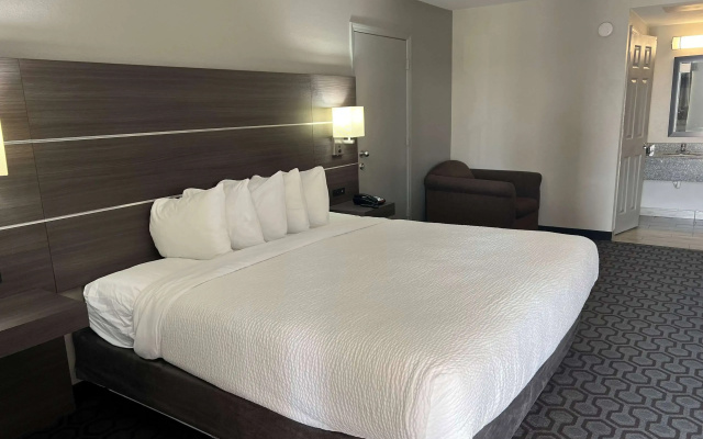 Days Inn by Wyndham Wagoner
