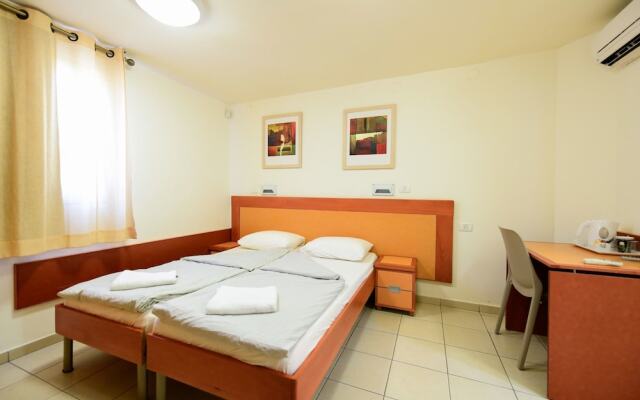 Hi Arad Hostel