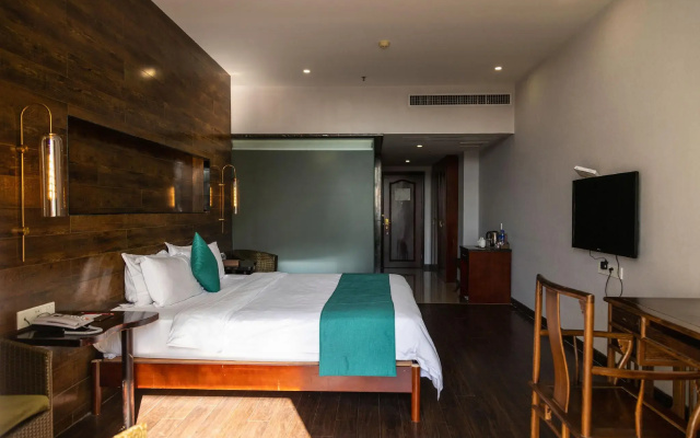 Qiaodu Hotel (Jiangmen Light Rail Station)