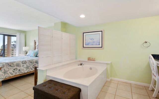 2515 Mare 2 Bedroom Condo