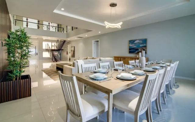 Luxury Oceanfront Villa Fully Staffed Pool Jacuzzi Movie Theatre