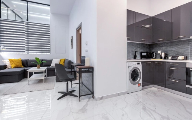 LIV - Modern Spacious Apartment in Gazi