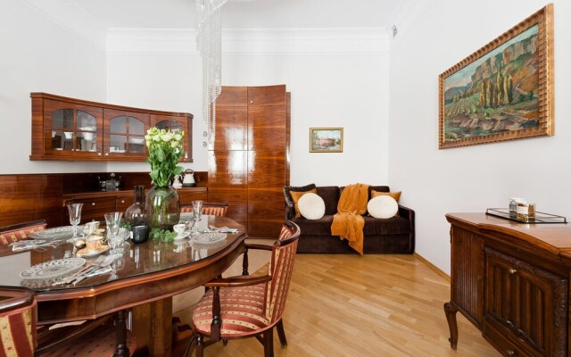 Cracovian Suite by Loft Affair