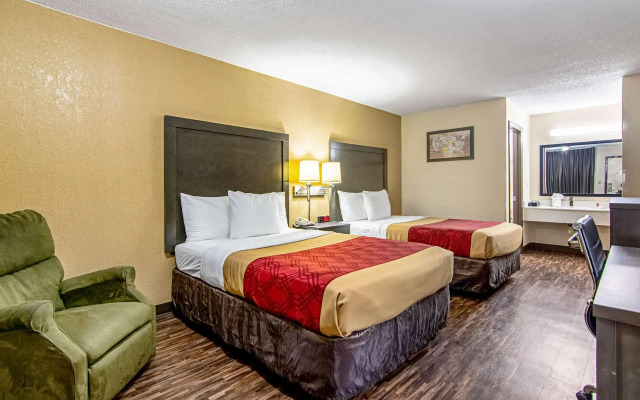 Econo Lodge Inn & Suites Matthews - Charlotte