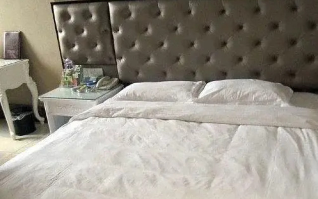 Fuyang Jade Theme Hotel