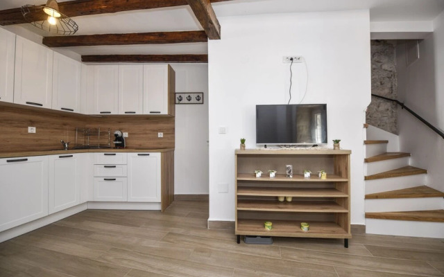 Holiday Home with Pool Oaza