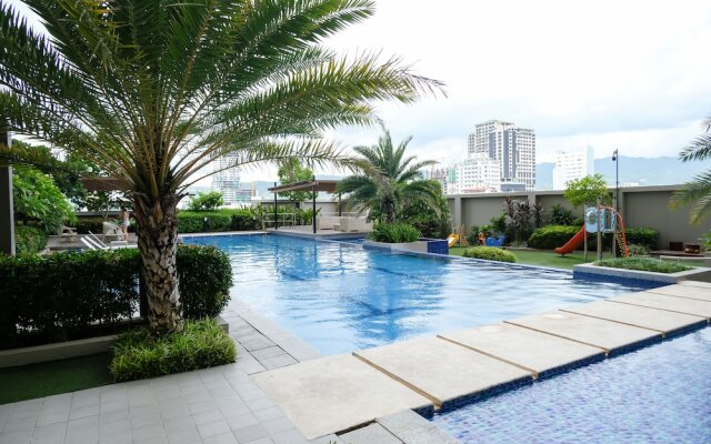 Studio Condo at Horizons 101