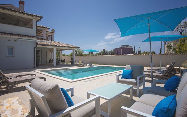 Villa With Pool in Premantura