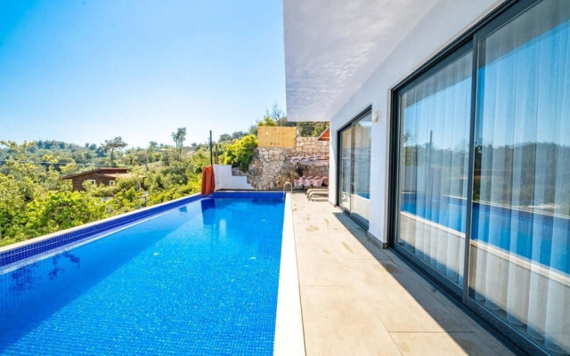 Chic Villa With Pools Jacuzzi Nature View in Kas