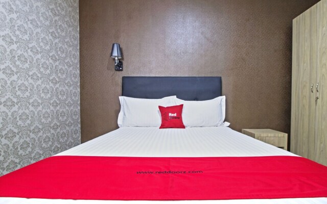 RedDoorz Plus near Lippo Cikarang Mall