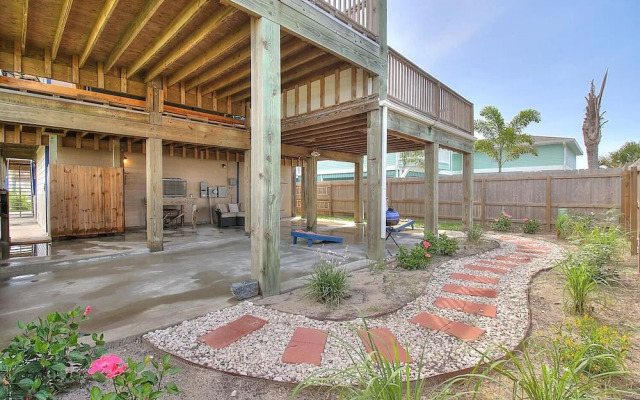 Spacious & Pet Friendly + Game Room Sleeps 10