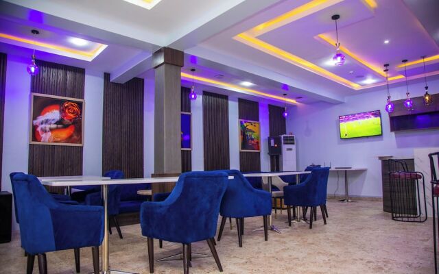 Modelo Hotel and Suites