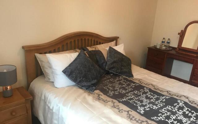 Prime location rooms in high street