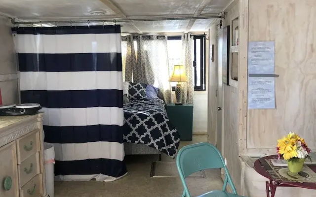 Harbor Houseboat