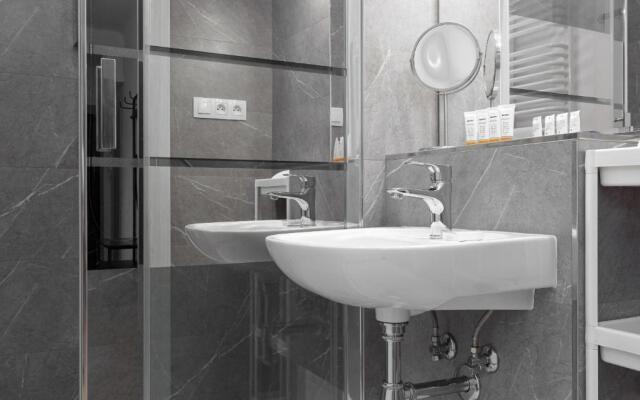 Kamienica Stanisława Augusta Warszawa by Renters