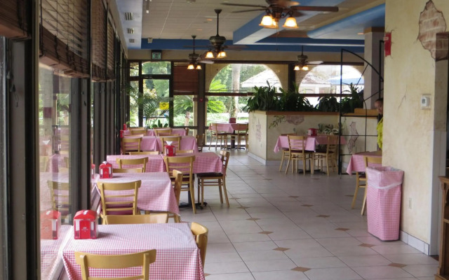 Maingate Lakeside Resort