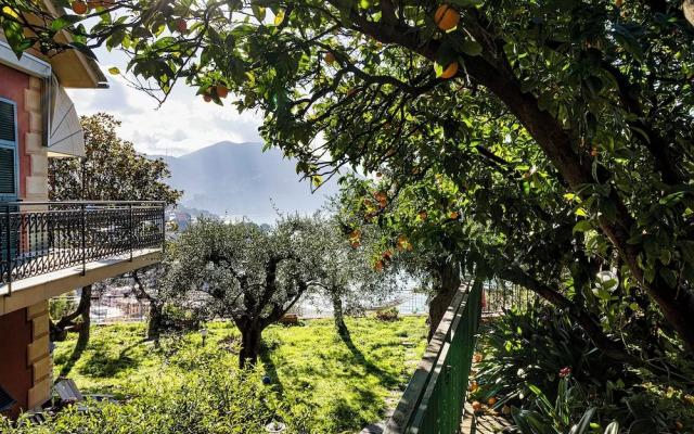 Seaview Apartment with Garden in Recco