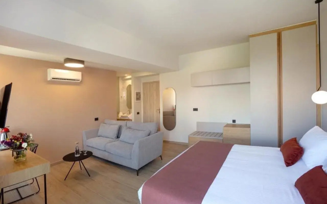 The City Hotel & Suites
