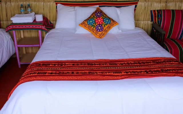 Titicaca Floating Lodge