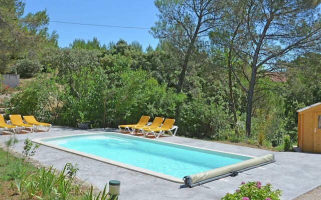 Lush Villa in Beaucaire With Swimming Pool
