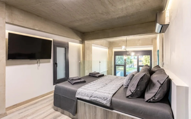 Ventiri Lofts - Luxury Duplex w Private Garden