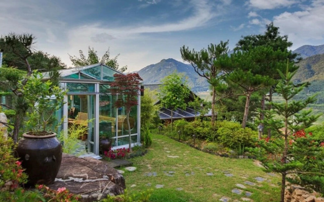 Sancheong Dolkkotdam Pension