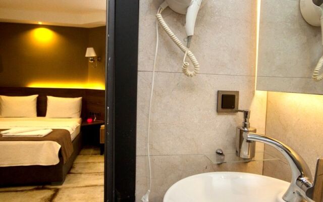 Anar Hotel