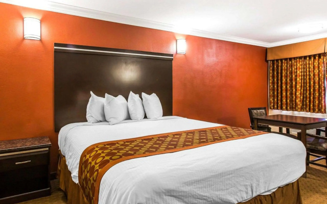 Rodeway Inn & Suites Corona