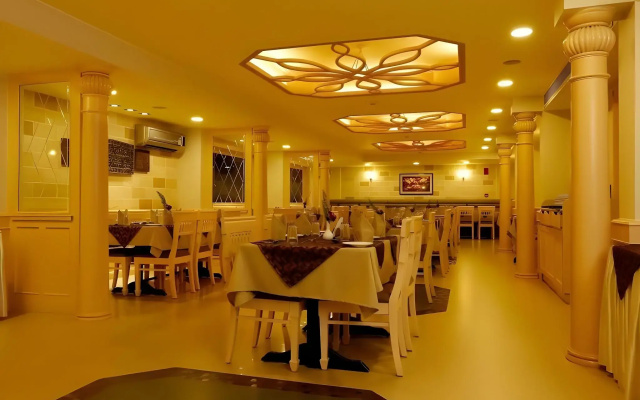 Oyo Premium Alleppey Iron Bridge