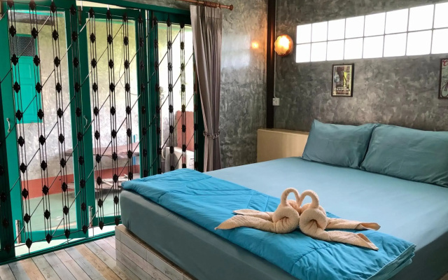 Pop Riverside Homestay