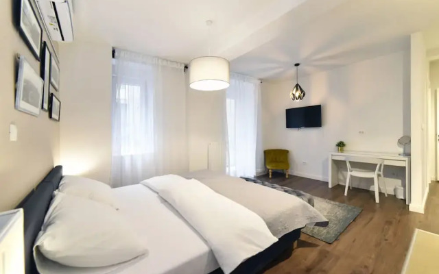 Premium Central Apartment & Room