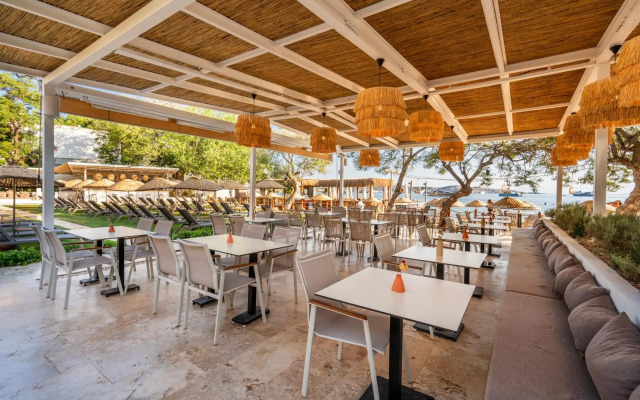 Daphnis Hotel