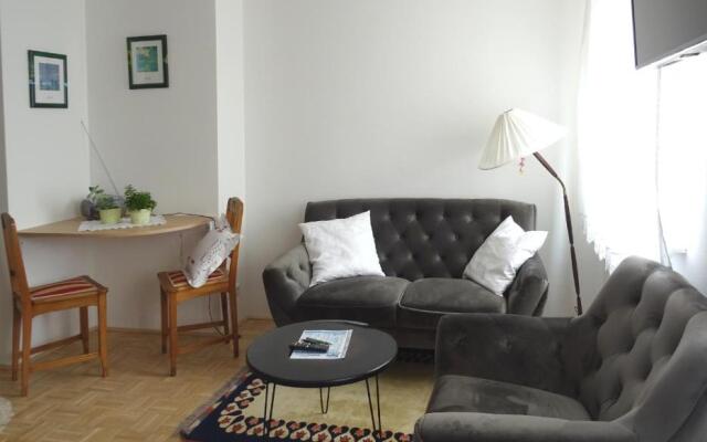 Homely Apartment in the Center with Garden View