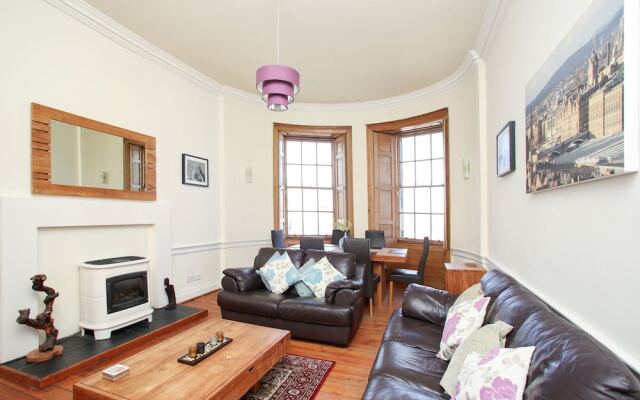 3 Bedroom Flat In Edinburgh City Centre