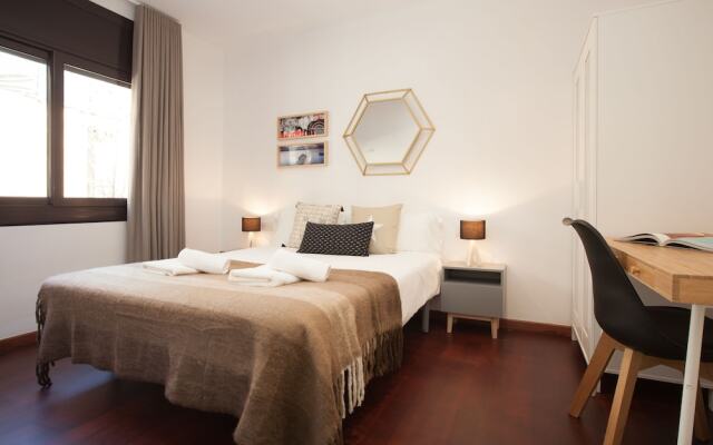 Click&Flat Europa Fira Apartments