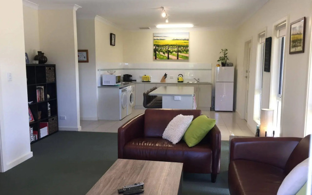 Lyreen's Apartment B&B