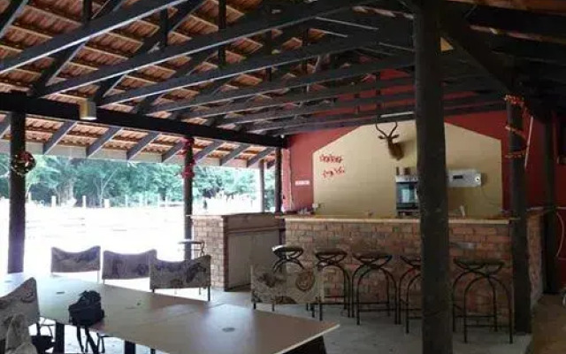 Flamboyant Lodge & Restaurant