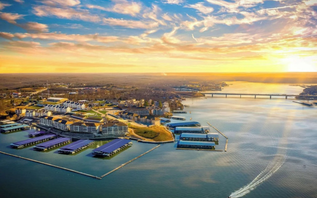 Panoramic Sunset Escape Waterfront Condo for 7!