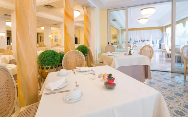 Hellenia Yachting Hotel