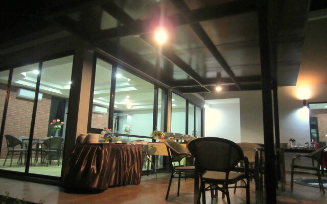Life Grand Hotel