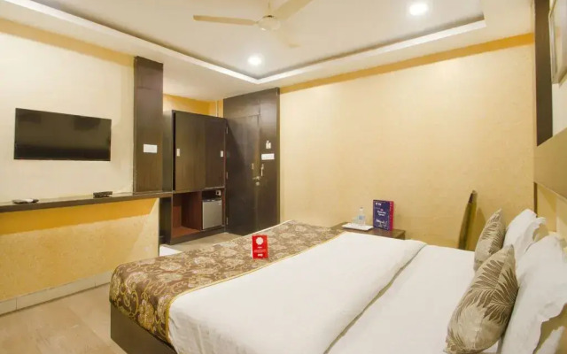 Sree Chandana Hotel by OYO Rooms