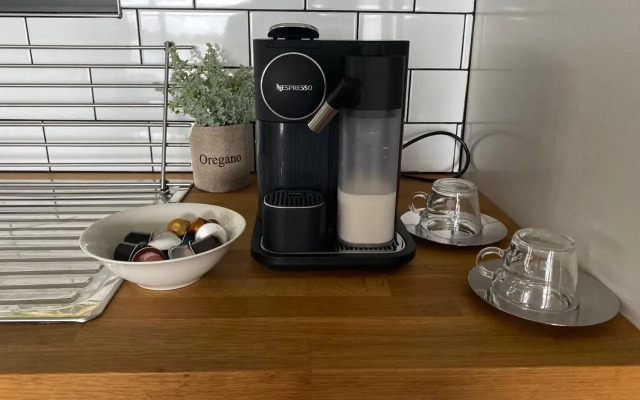 Serenity by the Lake - Romantic Waterfront Couple's Getaway