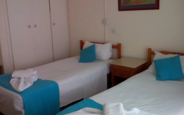 Flora Maria Hotel & Annex Apartments