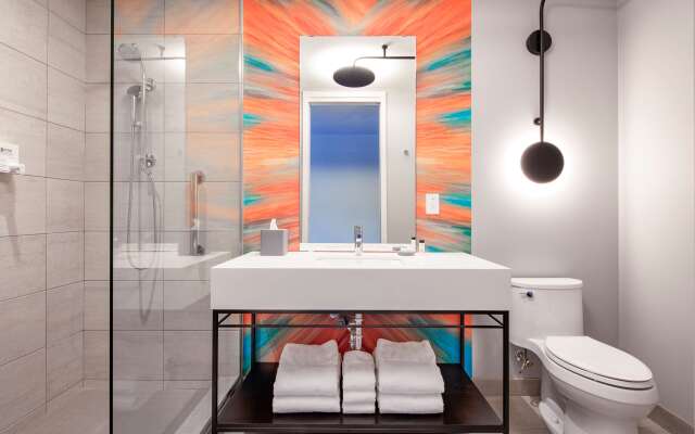 Canvas Moncton, Tapestry Collection by Hilton