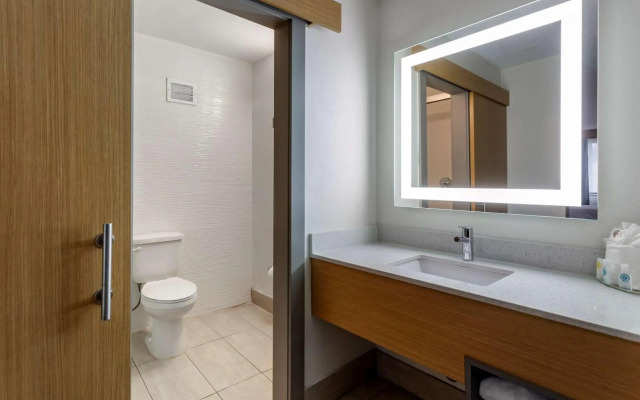 Comfort Inn & Suites Nashville Downtown – Stadium