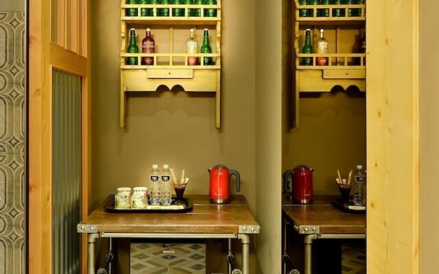 Joe's Apartment Hotel