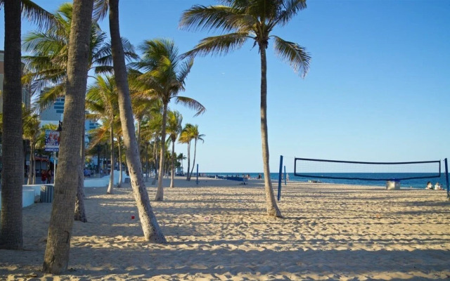 Golfview - Short Term Rental Certified by Weston. Private & Sanitized, Perfect for Social Distancing & Working From Home. Self Check-in. Private Pool, Pet Friendly. Super-host Support