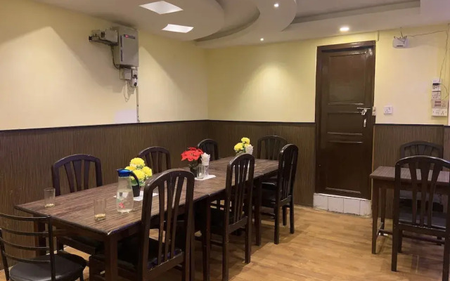 Everest Mount Holiday