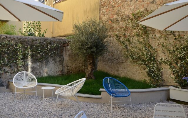Dimora 16 Rooms & Garden